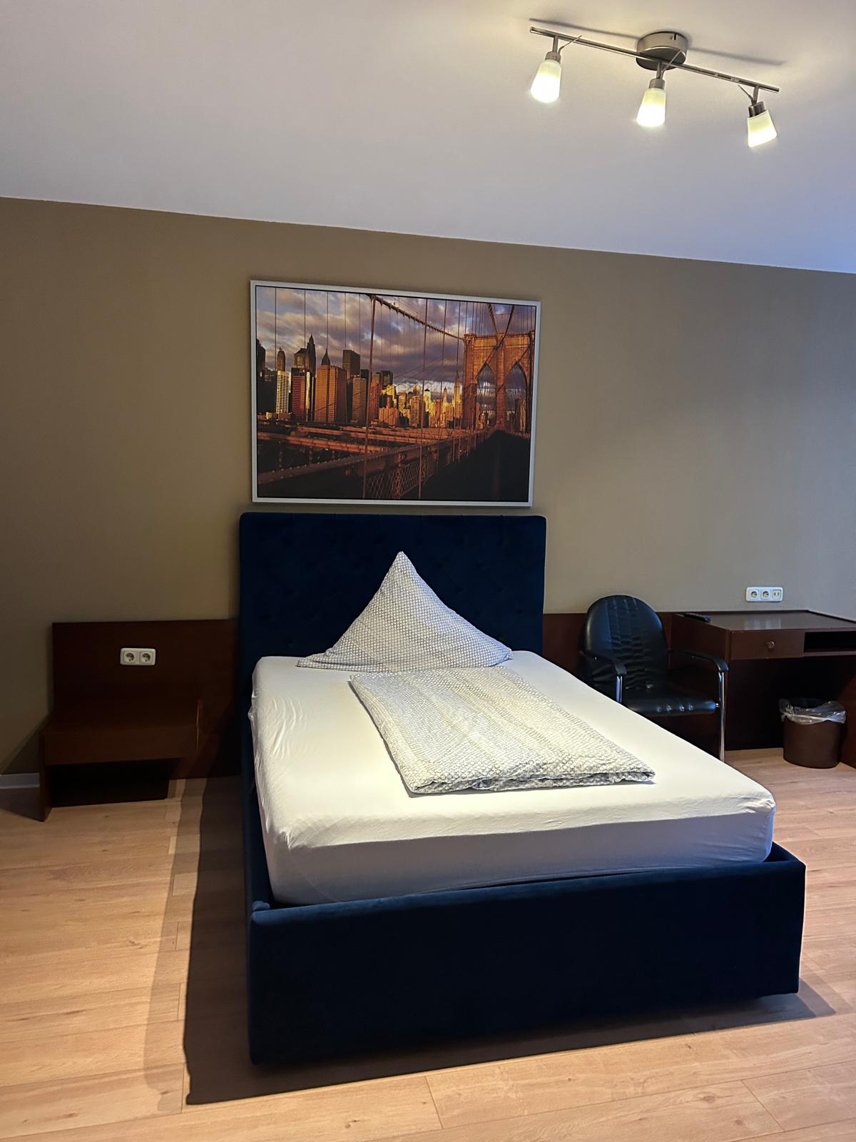 Einzelzimmer mit 2019 komplett renoviert und kostenfreies WLAN auf allen Zimmern im Hotel-Pension Weller Mühlheim in Mühlheim am Main – ab 50 € pro Nacht