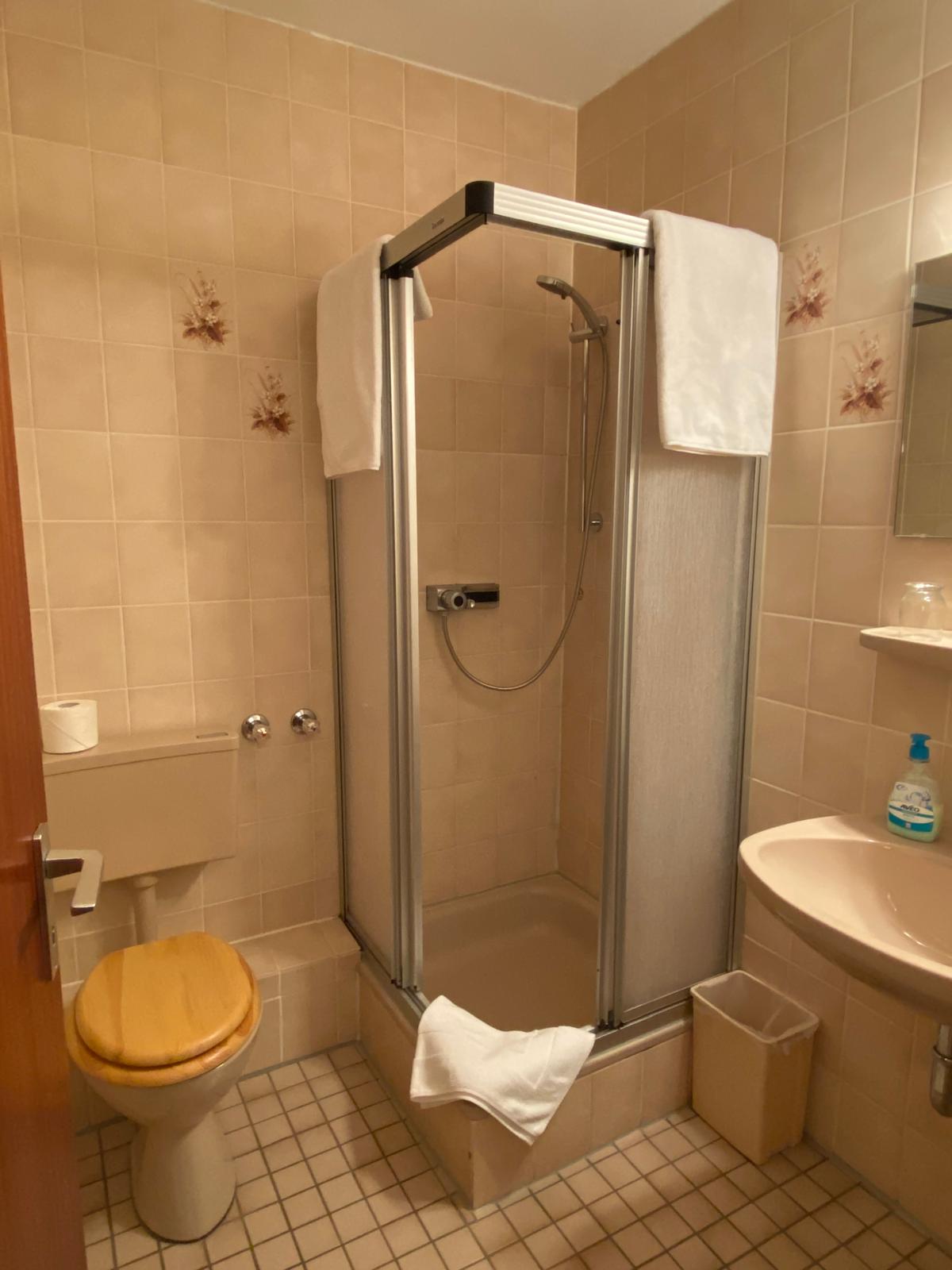 Zimmer im Hotel-Pension Weller Mühlheim in Mühlheim am Main direkt anfragen – ohne Buchungsportal